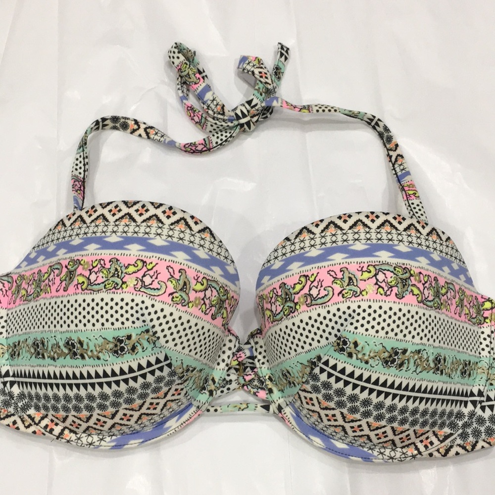 Victoria’s Secret bikini top 34DD